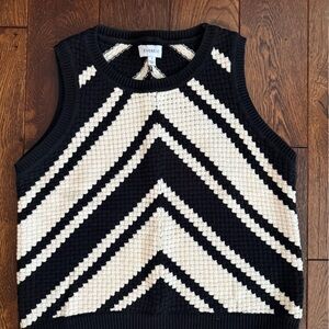 Evereve Black & Cream Chevron Knit Sleeveless Sweater